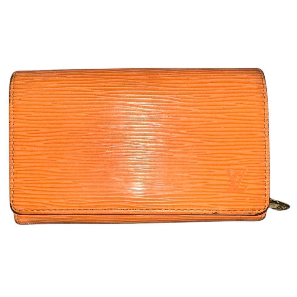 Authentic Louis Vuitton epi leather snap wallet. Orange. - Picture 2 of 16